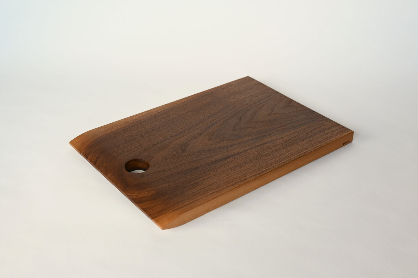 SCHNEIDEBRETT NUSSBAUM