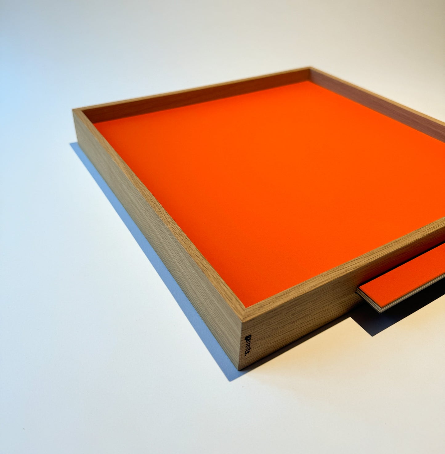 REVERSIBLE TRAY OAK (ORANGE/CHARCOAL)