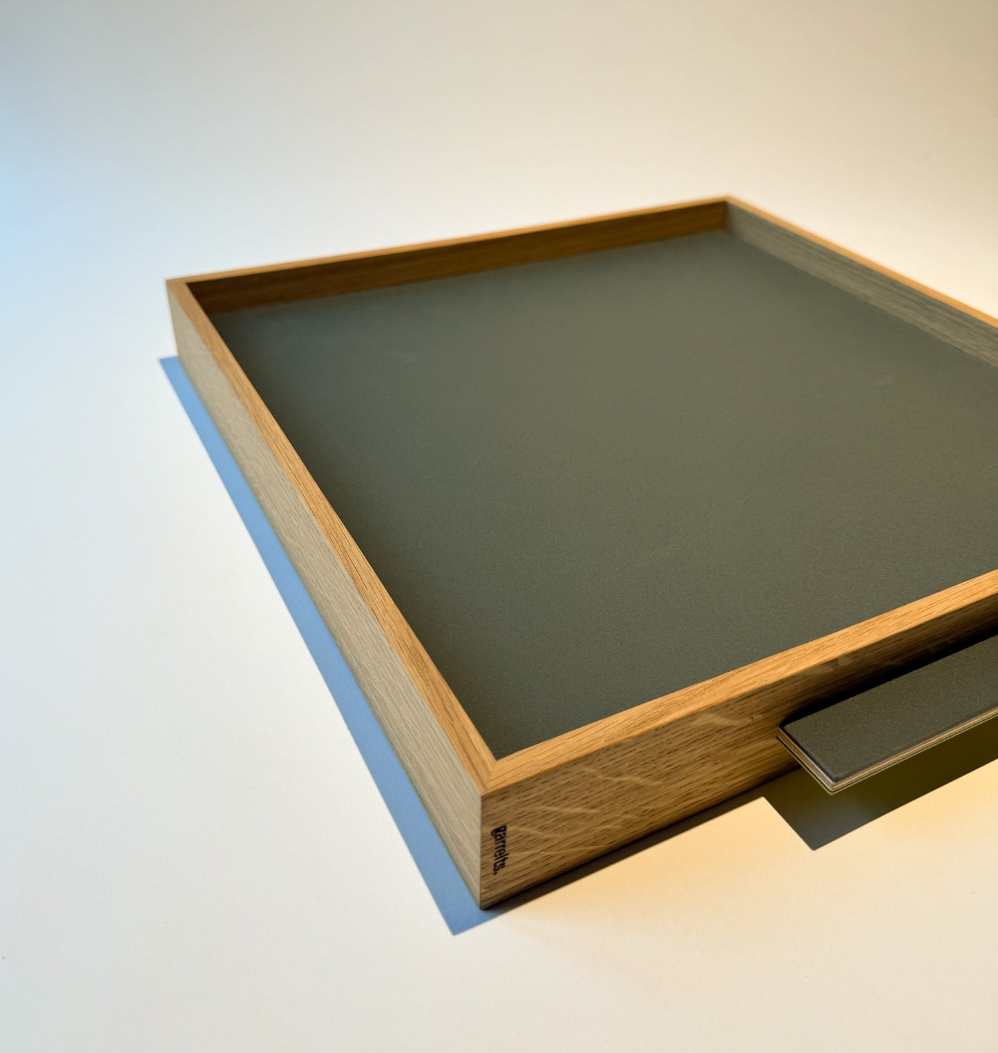 REVERSIBLE TRAY OAK (LIGHT GREEN/DARK GRAY)