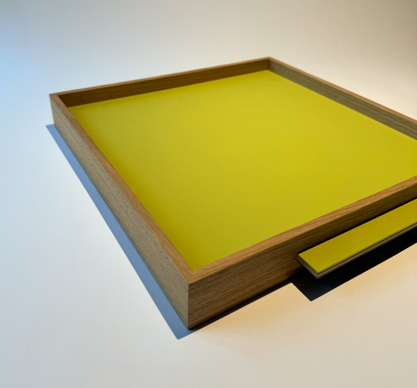 REVERSIBLE TRAY OAK (LIGHT GREEN/DARK GRAY)